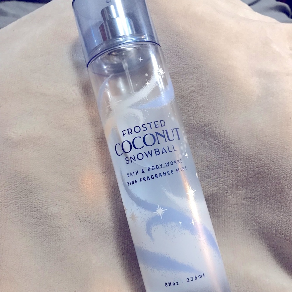 Bath & Body Works Frosted Coconut Body mist 8oz